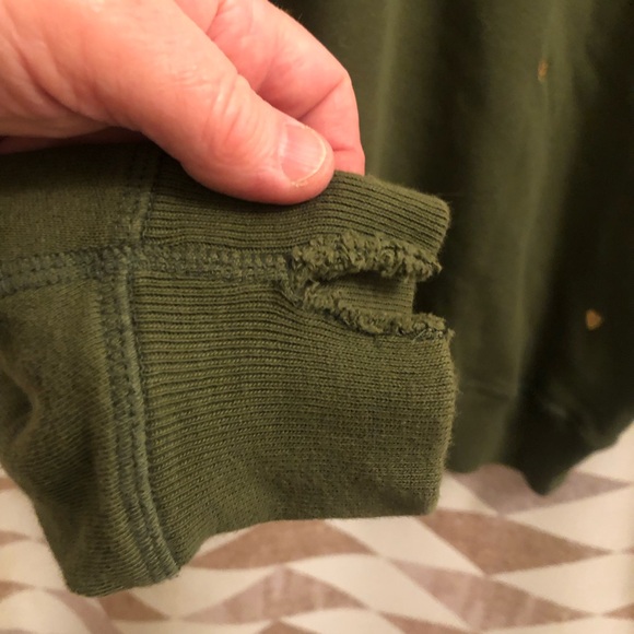 🤩 “THE GREAT” SIZE 3 GREEN SWEATSHIRT W/ EMBROIDERED ❤️’s! 🌟 - Picture 13 of 16